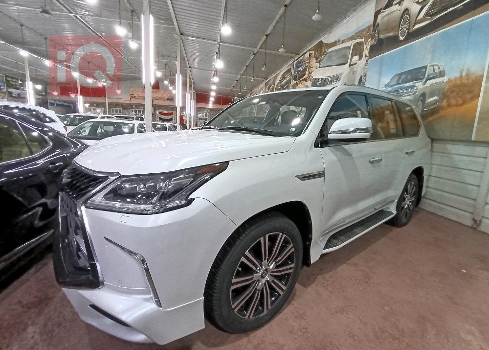 Lexus LX